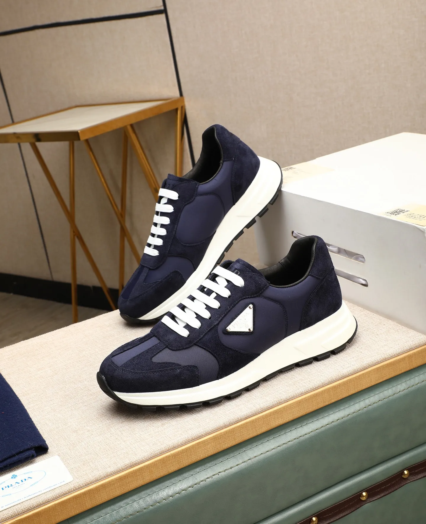 Men's shoes 💰600 Top quality New hot models on the official website, timeless for a century, 🆘 Trendy brand (Prada) mainly promotes hot models, avant-garde and versatile fashion men's shoes private version molding, cowhide surface splicing 1:1 oil edge treatment... fashionable and simple, original imported cowhide lining cowhide feet; the atmosphere and personality are more fashionable, eye-catching and pursuing class, it will subvert the old idea and be a must-have for fashion trendsetters with you! Must keep it for yourself! High-end comfort, high-end quality workmanship. Size: 38-44 Various colors available. full package